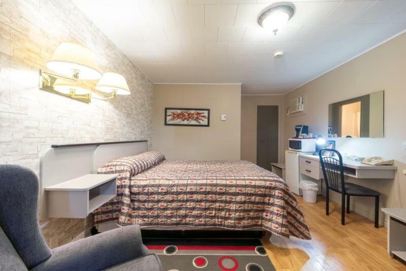 Motel Claude Degelis Экстерьер фото