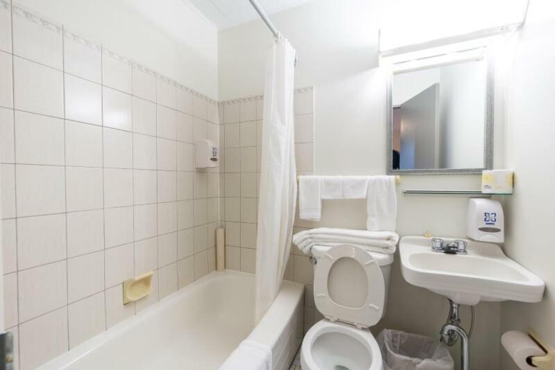 Motel Claude Degelis Экстерьер фото
