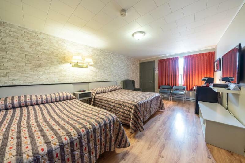 Motel Claude Degelis Экстерьер фото