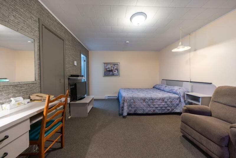 Motel Claude Degelis Экстерьер фото