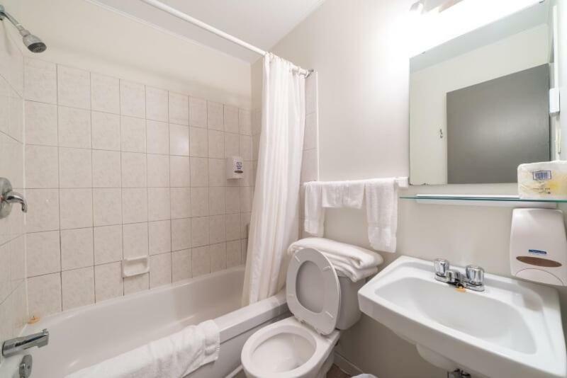 Motel Claude Degelis Экстерьер фото